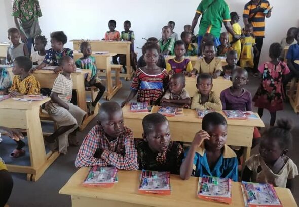 Remise d'un bâtiment à la communauté de Mboko2