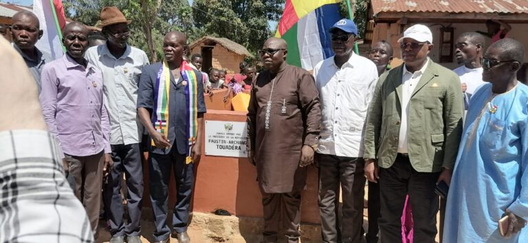 Remise de 7 forages à la communauté du 9ème arrondissement de Bangui